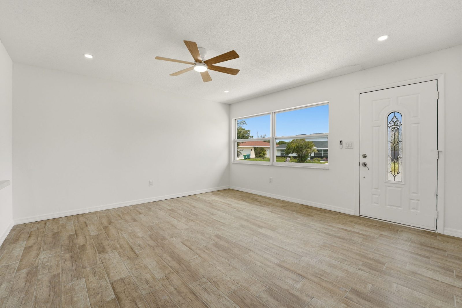 178 Dowling Ave. NE. Port Charlotte, FL 33952 photo 3