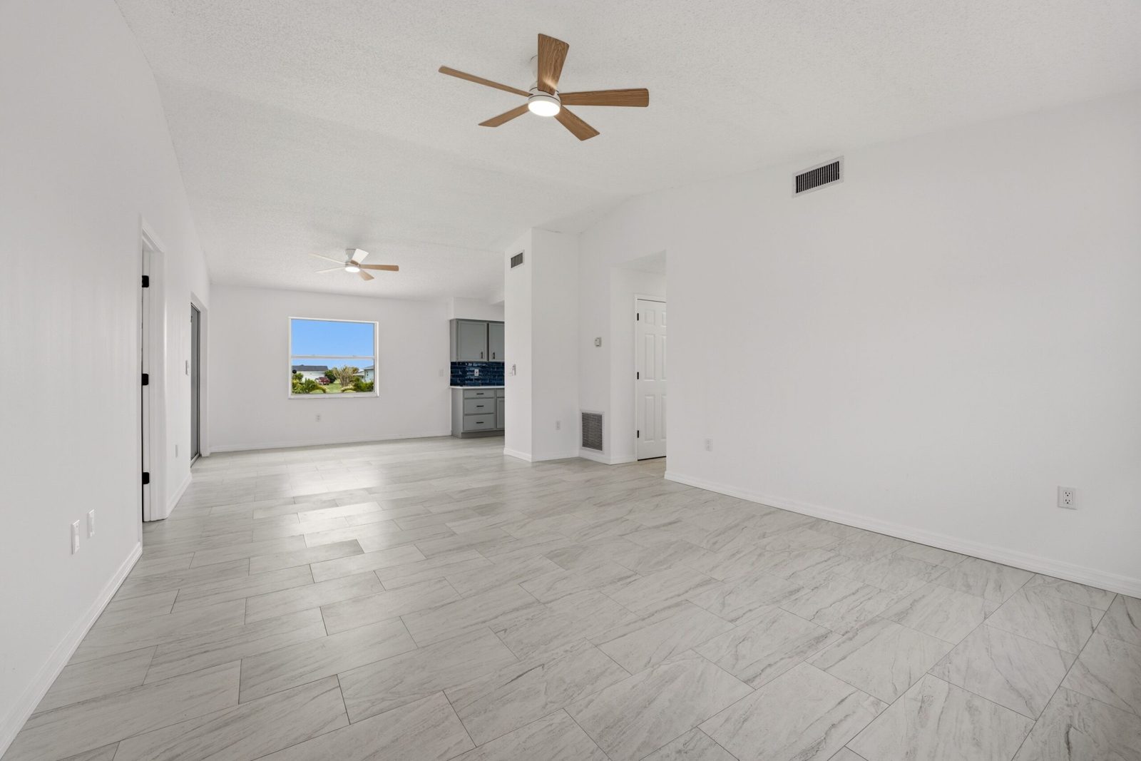 192 Annapolis Ln. Rotunda West, FL 33947 photo 4