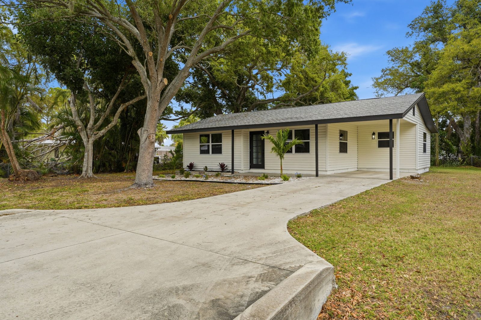 4313 Midland Rd. Sarasota, FL 34231 photo 2