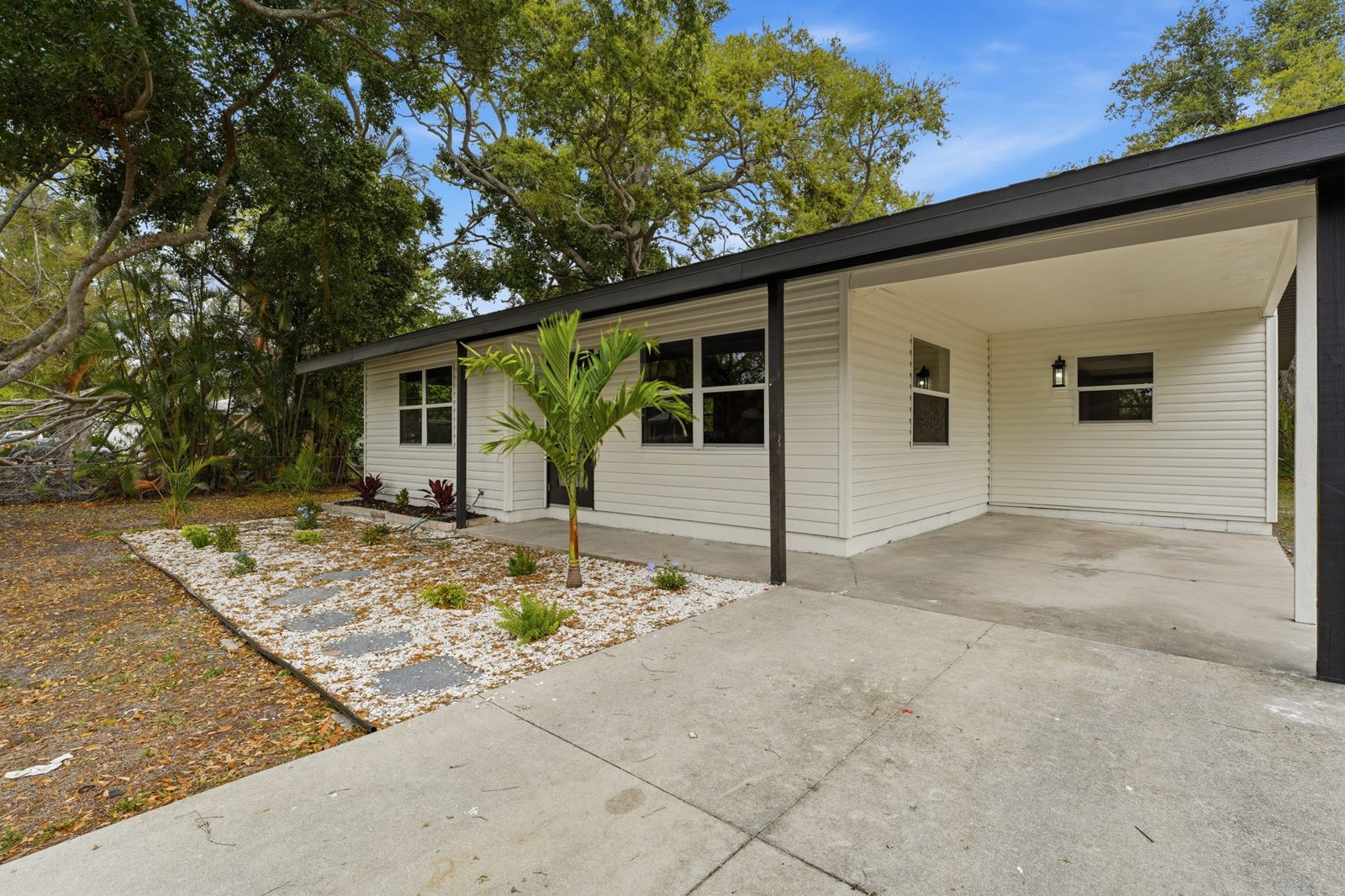 4313 Midland Rd. Sarasota, FL 34231 photo 3