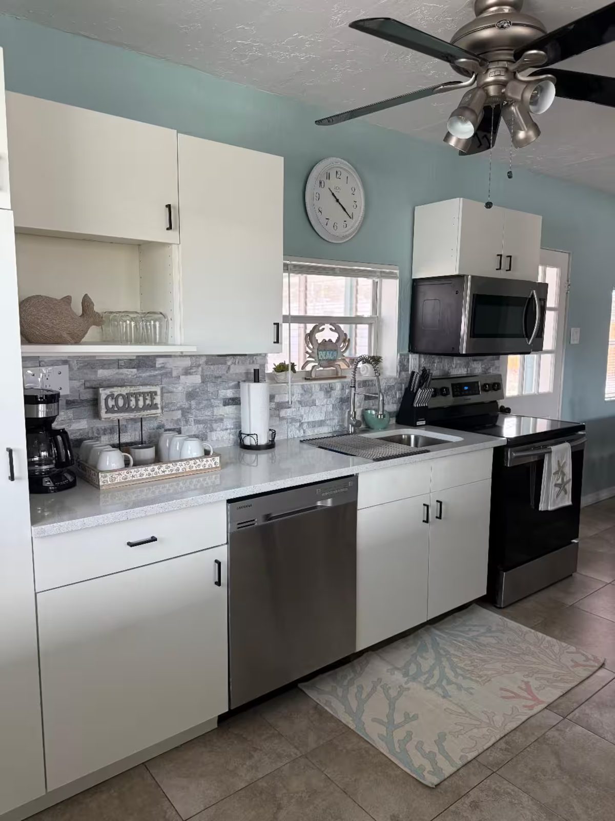 Pink Door Cottage Venice Island! Short Term Rental photo 6