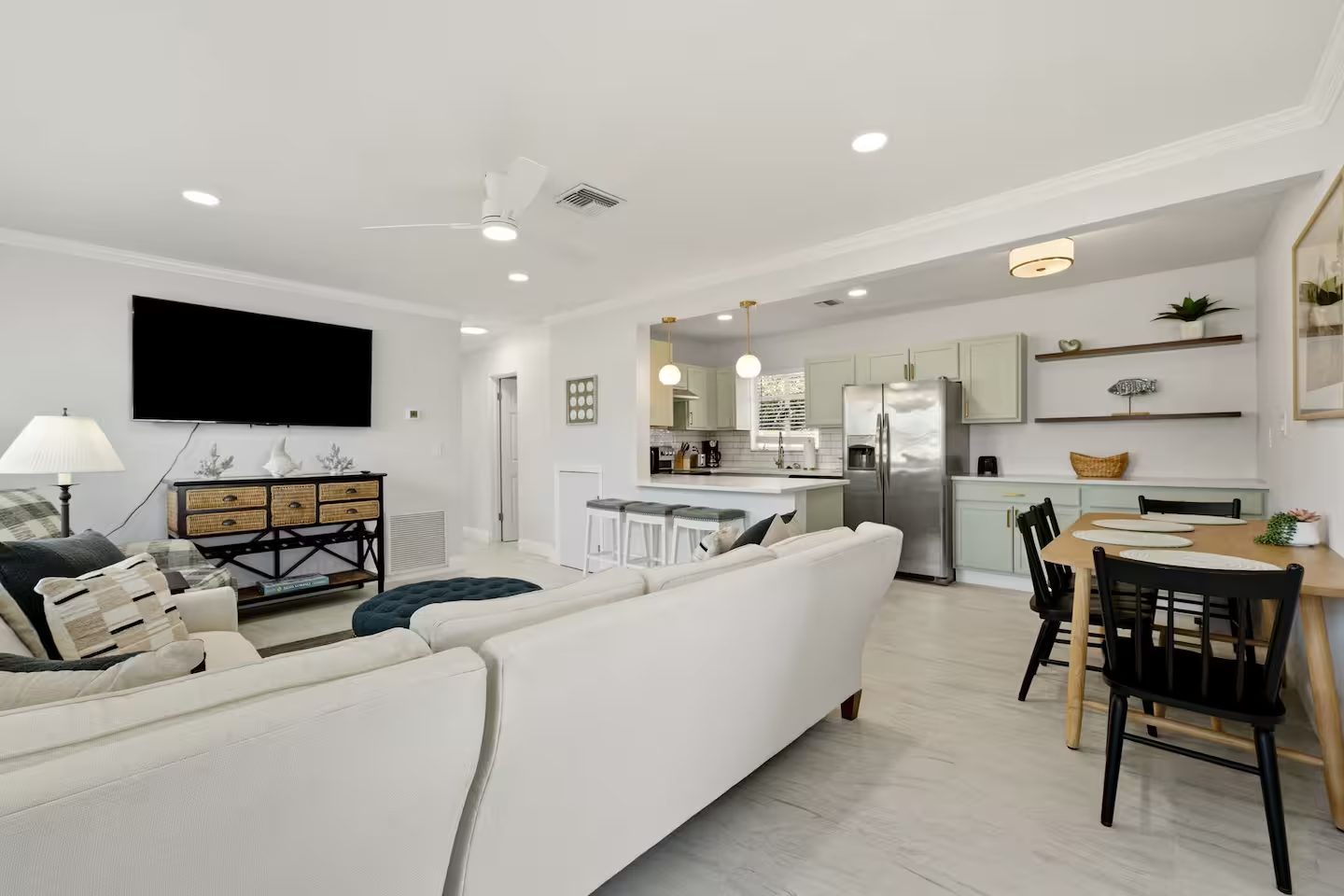 Venice Island Pool Home! Short Term Rental photo 3